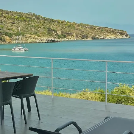 Thalasson House *